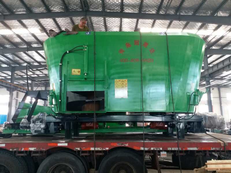 河南某公司購買固定式TMR攪拌機(jī) 河南某公司購買固定式TMR攪拌機(jī)